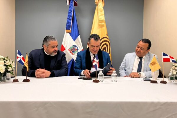 Cifra del padrón dominicano en el exterior asciende a 870 mil inscritos, la cifra más alta en 20 años