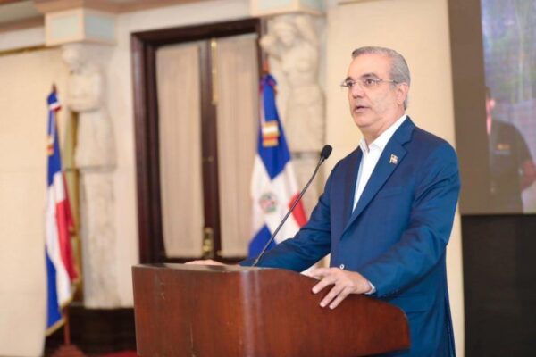 Abinader dice: “unas Fuerzas Armadas y una Policía Nacional fuertes, es un país fuerte”