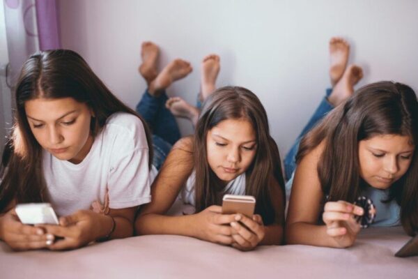 Puerto Rico busca imponer la edad mínima de 18 años para tener redes sociales
