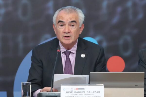 La Cepal advierte que América Latina enfrenta el riesgo de una tercera década perdida