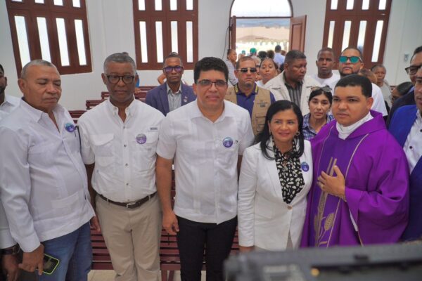 Alcalde Dio Astacio encabeza misa en honor a los fieles difuntos de SDE en el cementerio Cristo Salvador