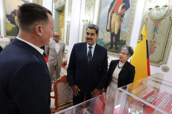 Maduro recibe a enviado especial de EE.UU. en Caracas