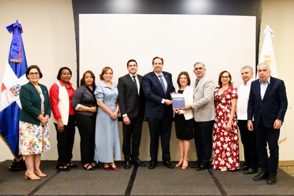 Ministerio de Salud fortalece prevención del cáncer del cuello uterino; socializa nuevas guías clínicas