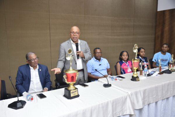 «Mini Voleibol Femenino Santo Domingo Este 2025: Las Futuras Estrellas del Deporte Dominicano son recibidas en el Congreso»