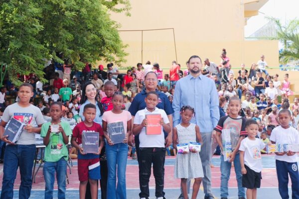 Fundación Refidomsa entrega útiles escolares a más de 7,000 estudiantes en apoyo al año educativo 2025-2026