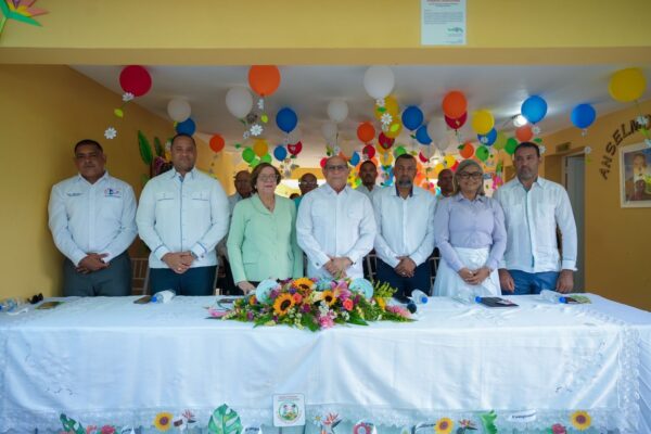 Santos Badía encabezó la apertura del año escolar 2025-2026 en Hermanas Mirabal