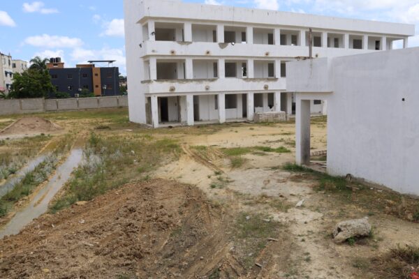 Escuela Básica de Cancino Adentro cumple más de una década en construcción y no estará lista para este año escolar