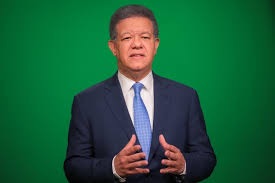 Leonel Fernández responde a Abinader: “Para saber que el pollo cuesta 125 pesos, voy a Moca, no a la FAO”