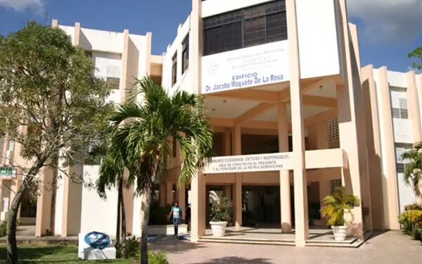 Manifestaciones en la UASD-SFM por reclamos salariales
