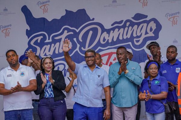 Bajo intensa lluvia Propeep desarrolla jornada “Primero Tú” en Valiente, La Caleta