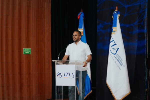 ITLA abre nuevas oportunidades a jóvenes con la entrega de más de 100 becas para educación superior