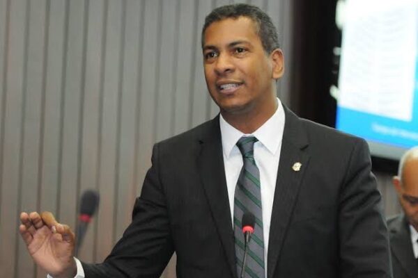 Demóstenes Martínez exige al Gobierno explicaciones por incremento desproporcionado en obra del arroyo Gurabo