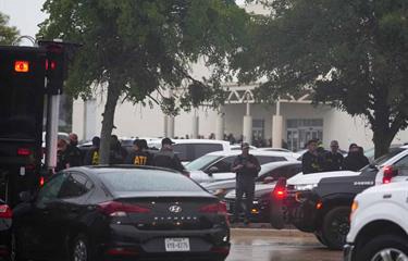 Tiroteo en centro de detención de migrantes en Dallas deja dos muertos y varios heridos