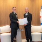 Presidente del Senado recibe de la Suprema Corte de Justicia (SCJ) proyecto que actualiza Ley de Uso de Medios Digitales