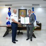 Director del COE y de la DAEH, Juan Manuel Méndez García, es reconocido por la Policía Nacional por sus aportes a la nación