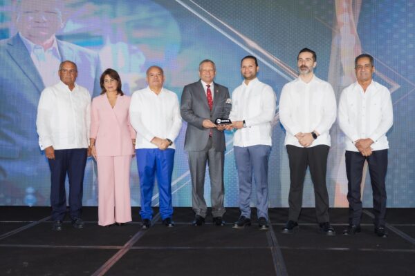 Productores de asfalto reconocen al doctor Leonardo Aguilera por su apoyo al desarrollo del sector