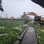 Cierran de forma provisional el Puente Flotante por arrastre de lilas en el río Ozama