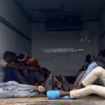 Ejército y Policía Nacional detienen camión con 24 haitianos indocumentados en Montecristi